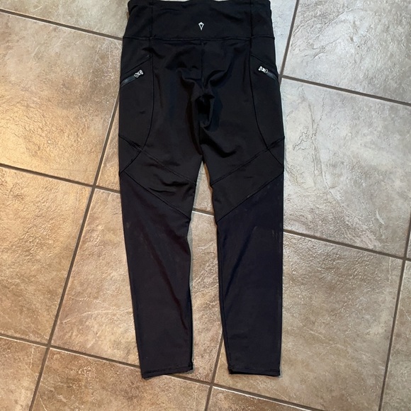 Ivivva black leggings with mesh bottoms. Excellent condition - Picture 6 of 7